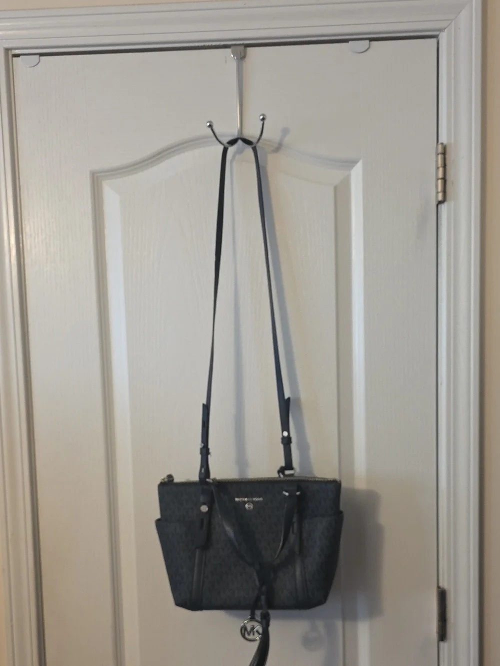 Michael Kors Women's Jet Set Medium Logo Crossbody Bag in Charcoal